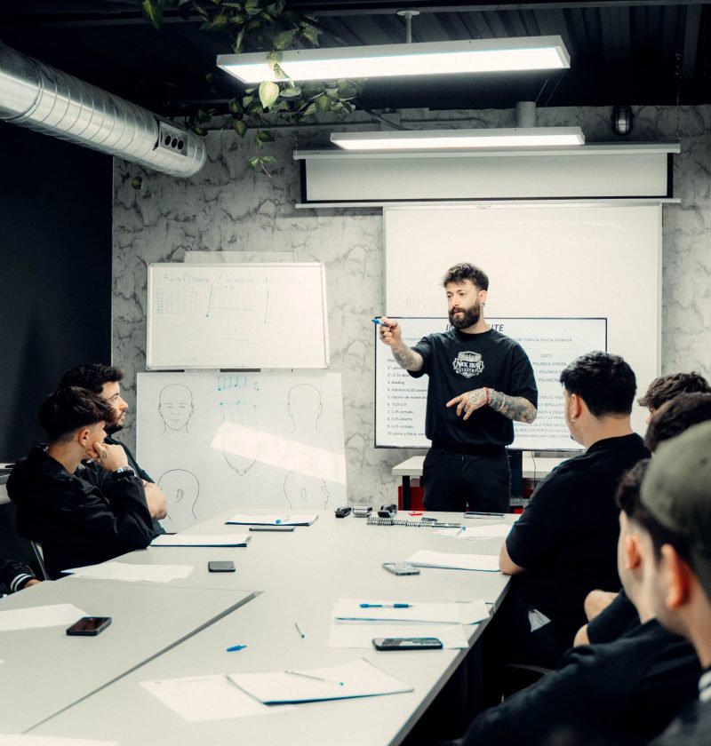 Curso online de barbería y peluquería masculina Master Barber Edition I.