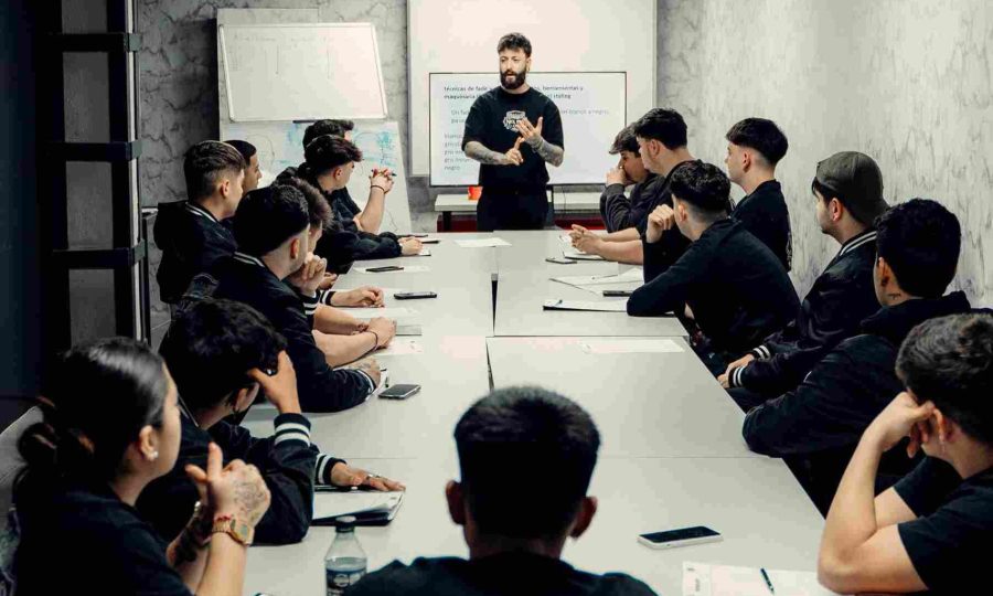 CURSO DE INICIACIÓN en BARBERÍA, Peluquería y Estética Masculina
